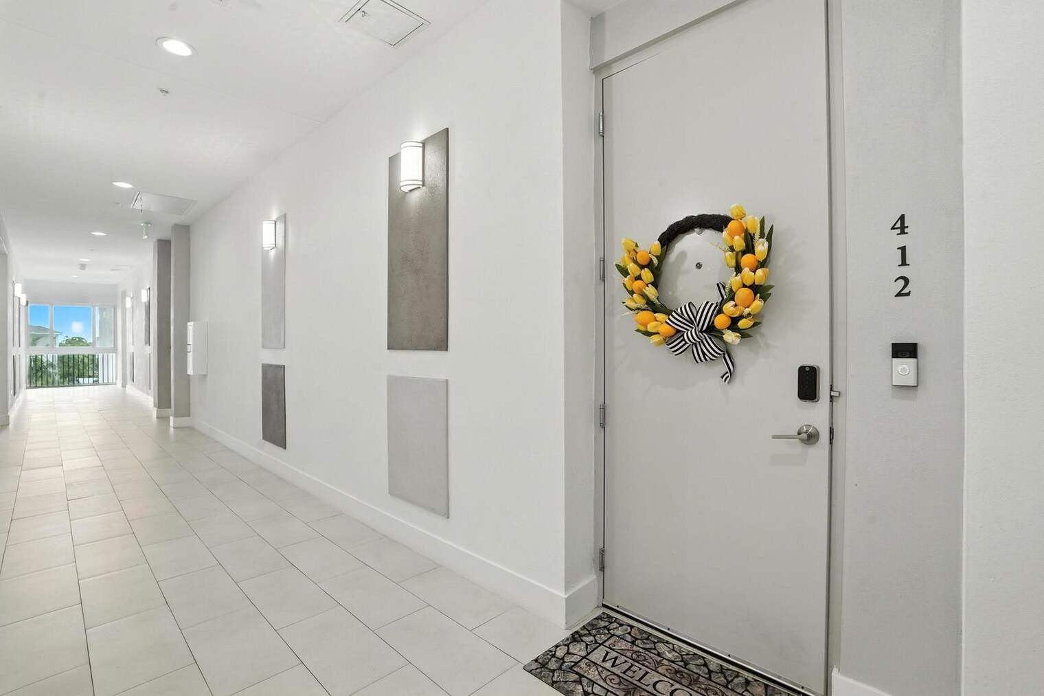 Building Photo - 15900 Royal Pointe Ln