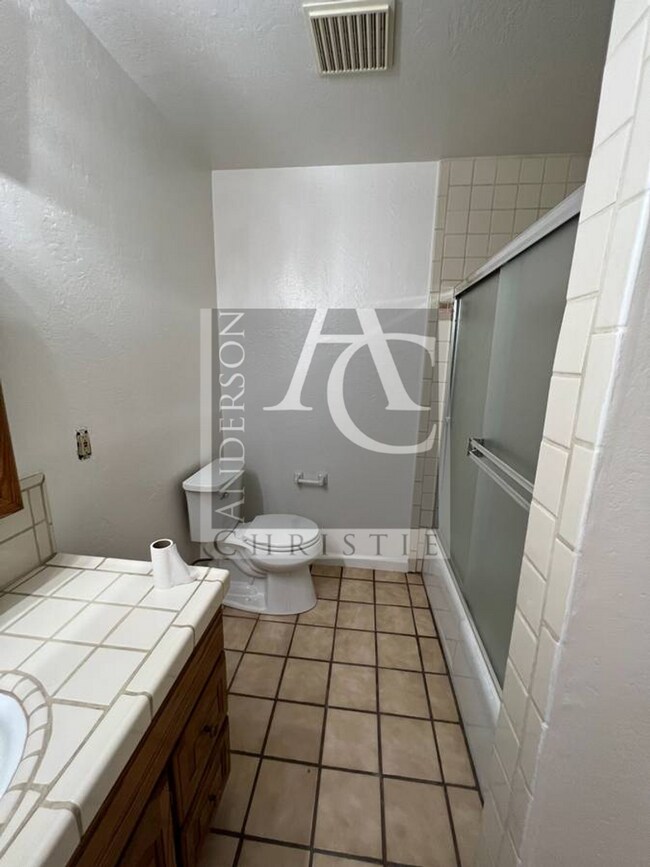 Building Photo - 12 8th St