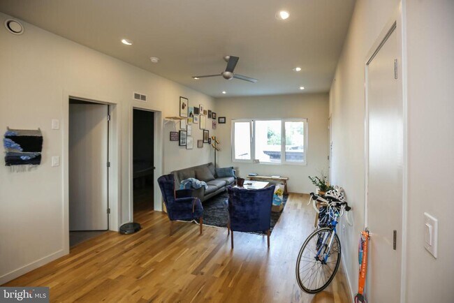 Building Photo - 2324 Memphis St