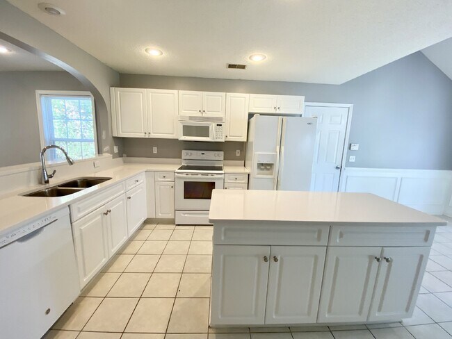 Building Photo - Spacious, Four Bedroom Home in The Farm!