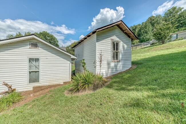 Building Photo - 222 Hulen Ave