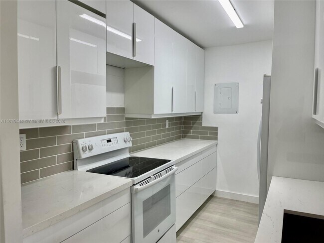 Building Photo - 255 Galen Dr