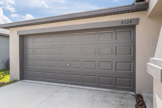 Building Photo - Like New 3/2 in Wimauma