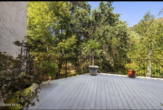 Building Photo - 778 N Valley Dr