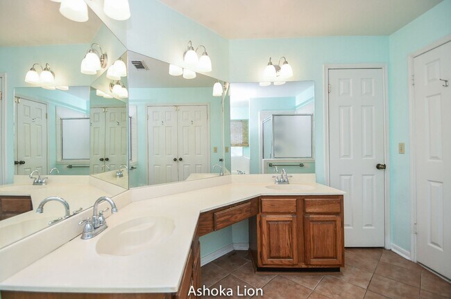 Building Photo - Gorgeously designed home with 4 bedrooms and 2.5 baths. A must see!