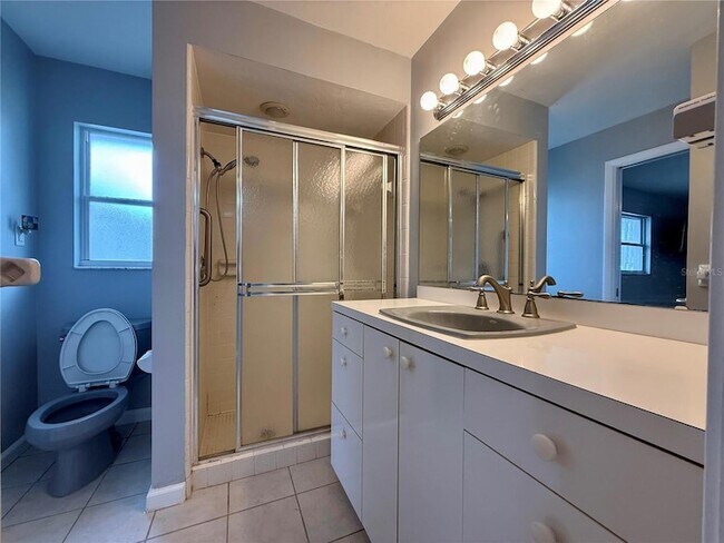 Building Photo - 2328 Cass St