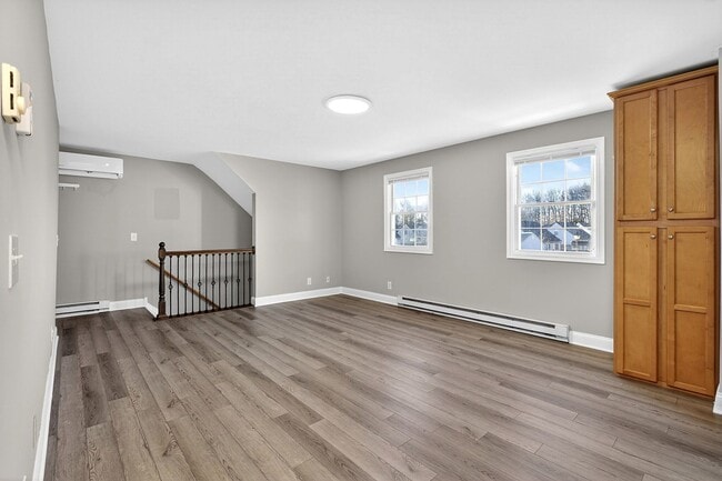 Building Photo - Studio in Newark Showing - Pending- no further showings