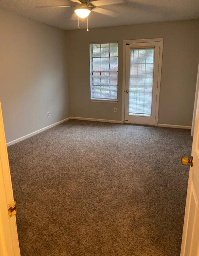 Building Photo - 111 Timber Ln