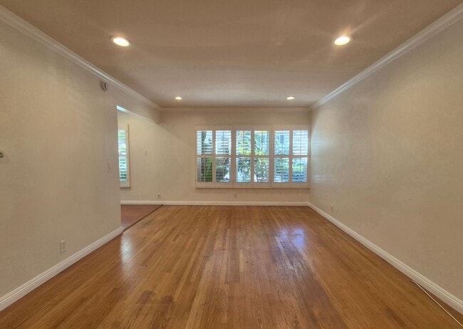 Building Photo - Charming One Bedroom, One Bath Unfurnished Apartment