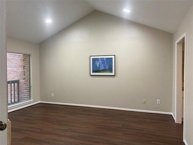 Building Photo - 7447 Cambridge St