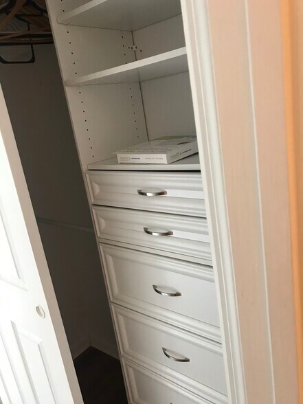 Building Photo - 8301 Elm Park Dr