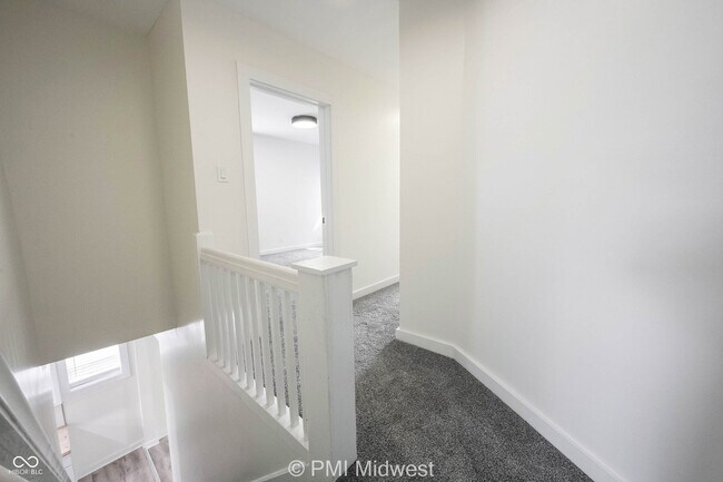 Building Photo - 428 N Bradley Ave