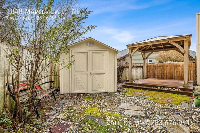 Building Photo - 1848 Mapleview Ct NE