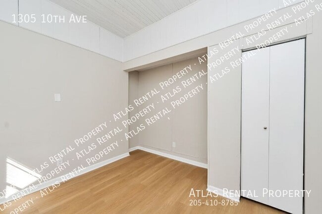 Building Photo - 1305 10th Ave