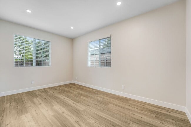 Building Photo - Stunning 3-Bedroom + Den Lease | Brand New...