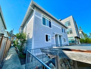 Building Photo - Great TownHome For Rent