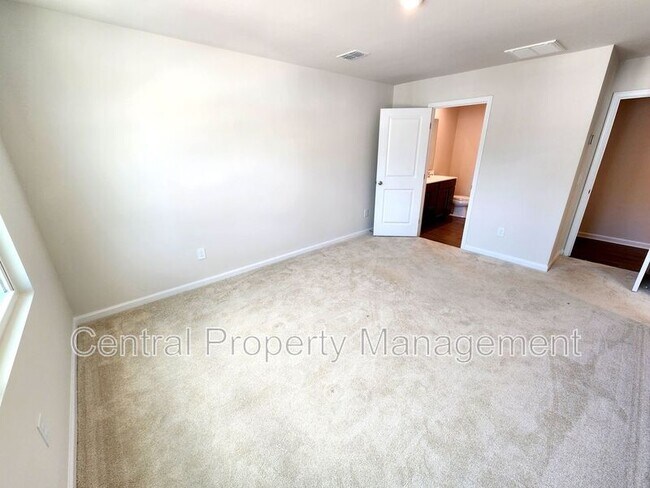Building Photo - 165 Sarnesfield Wy