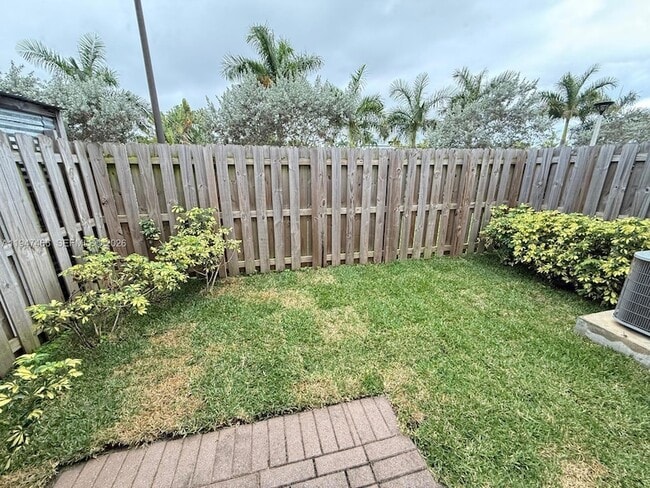 Building Photo - 20714 NE 5th Ct