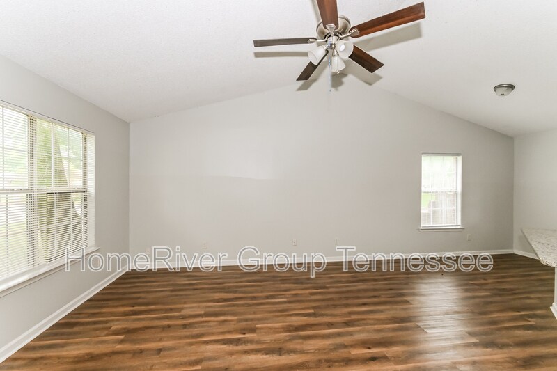 Building Photo - 7007 Village Ln