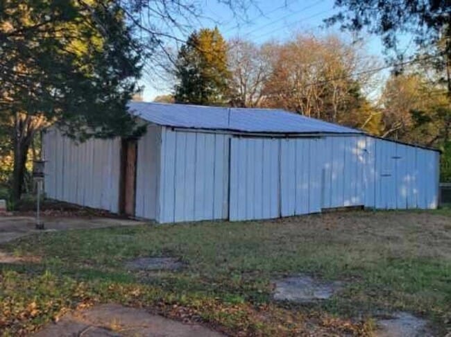 Building Photo - 688 Speck Rd