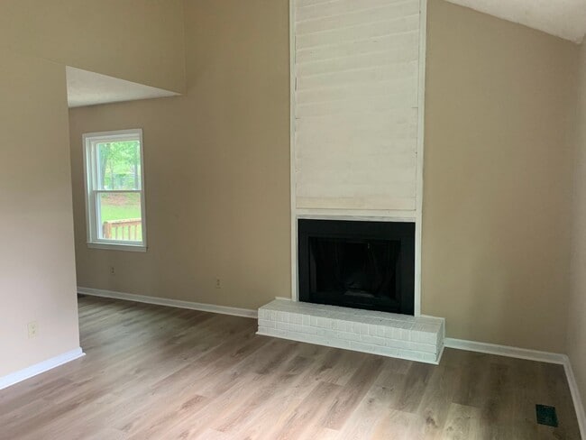 Building Photo - 3 Bedroom, 2 Bath in Rockingham