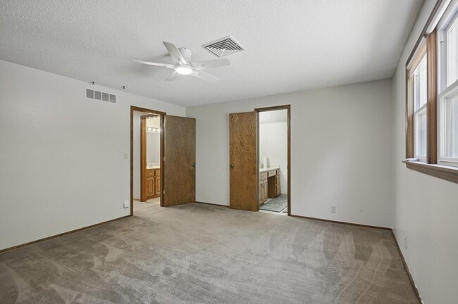 Building Photo - 1306 Marion Dr