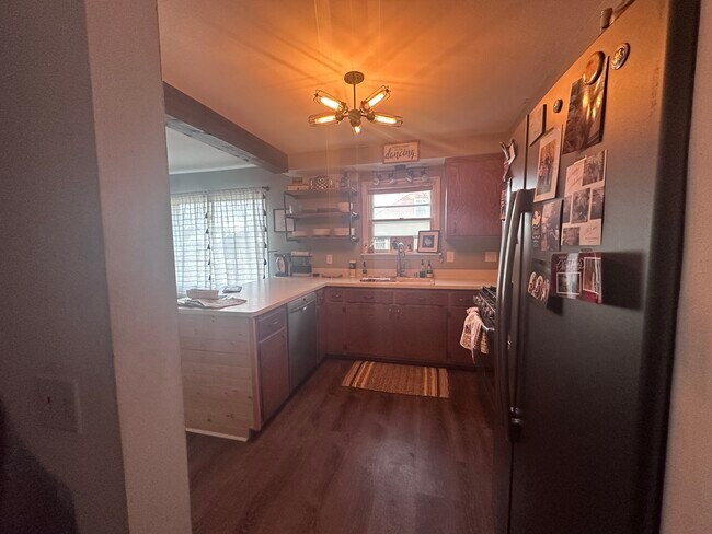 Building Photo - 213 E Douglas St