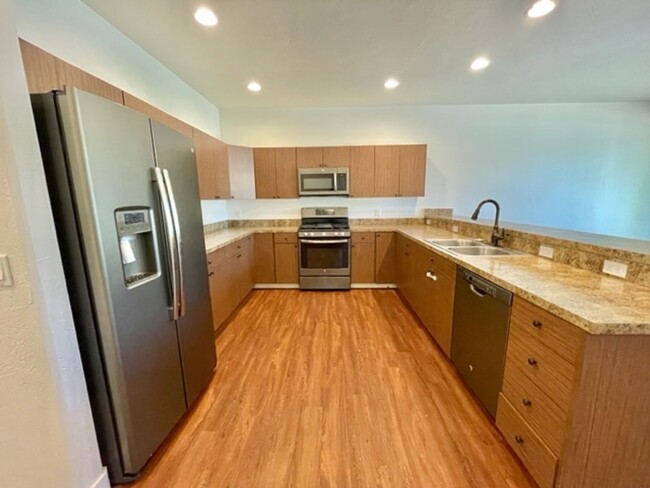 Primary Photo - Beautiful 3BR/2BA Townhome Near Lake Pagos...