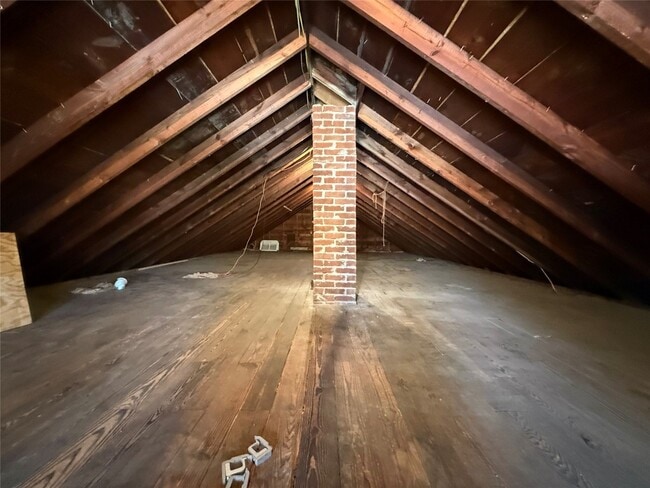 Building Photo - 23 Linden St