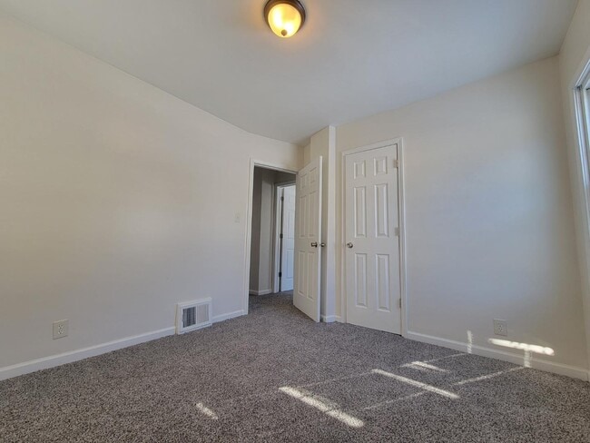 Building Photo - 1320 Tioga Ave