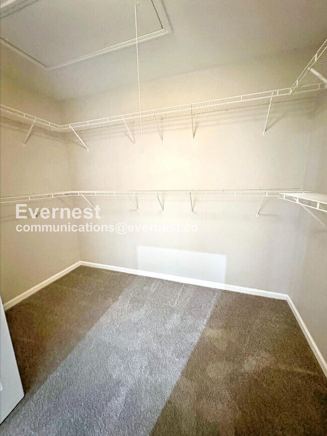 Building Photo - 2768 Summit Pkwy SW