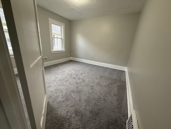 Building Photo - 95 Ellenwood Ave