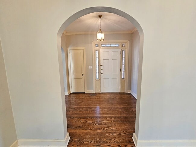 Building Photo - 541 W Sumter St