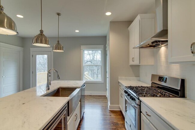 Building Photo - 942 Strouse Ave