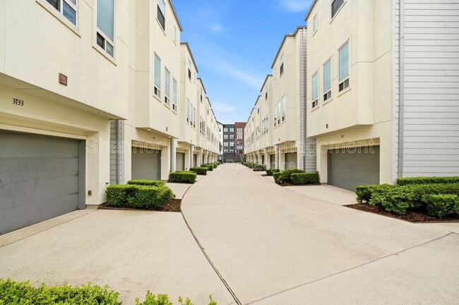 Building Photo - 3131 Leeland St