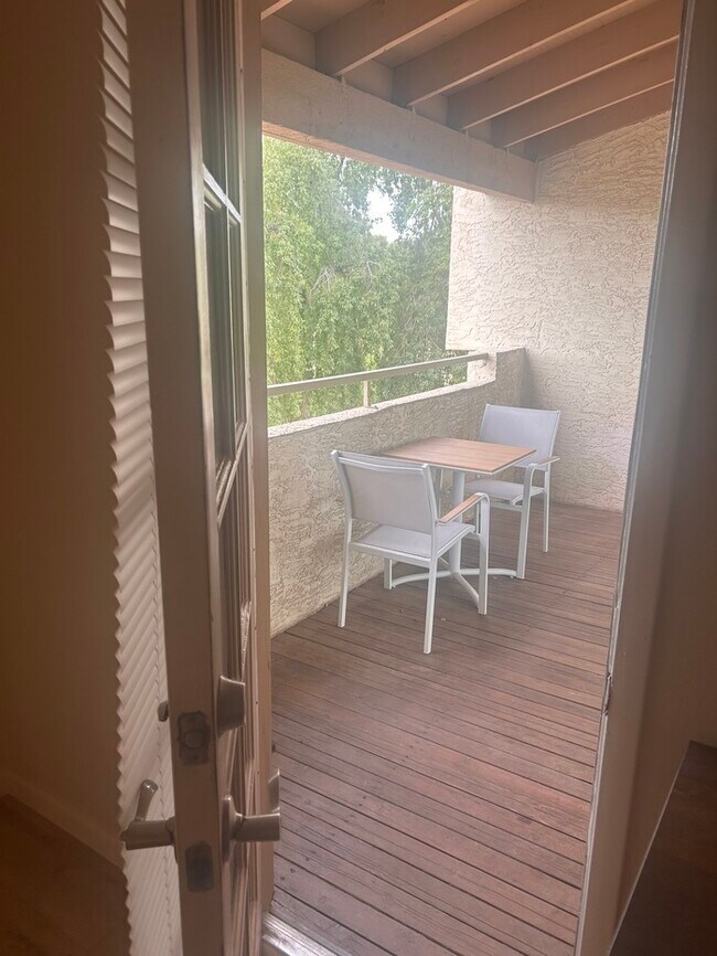 Building Photo - Fully Furnished Beautiful condominium in Excellent location