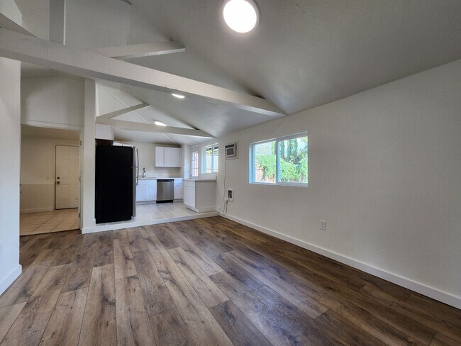 Building Photo - 715 Boyes Blvd