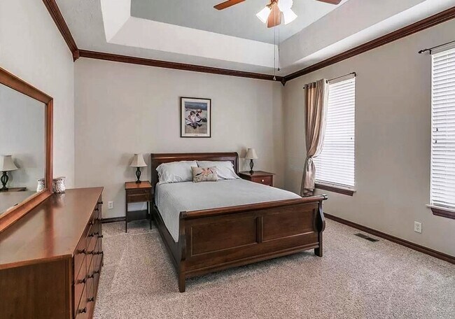 Building Photo - Executive Living in Norman complete with N...