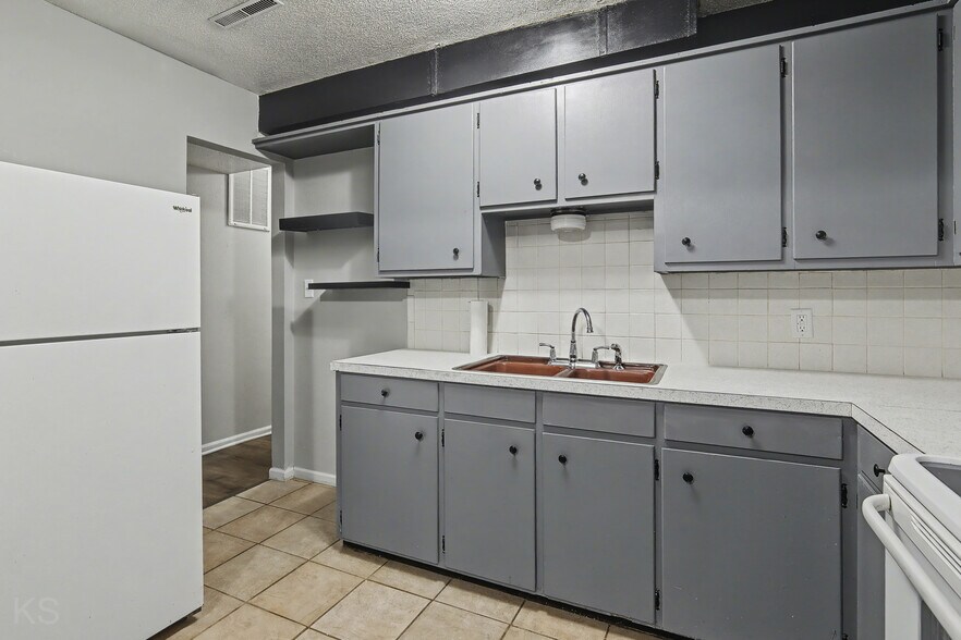 Building Photo - 600 S Missouri Ave