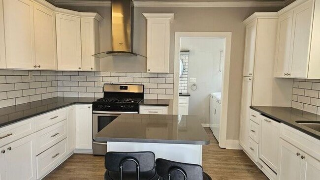 Building Photo - Super cute Duplex in Heart of Tacoma (Lower Unit)