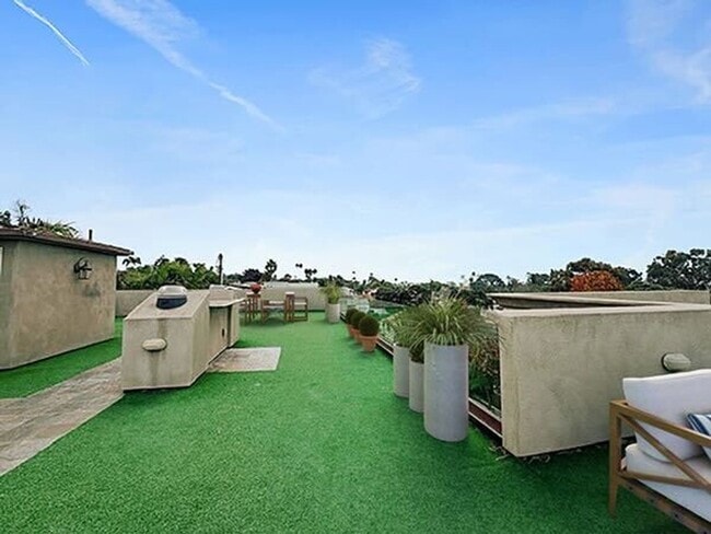 Building Photo - Spacious 6 Bed in Carlsbad with Ocean Views and Roof Top deck, 1 mile to the Beach!!