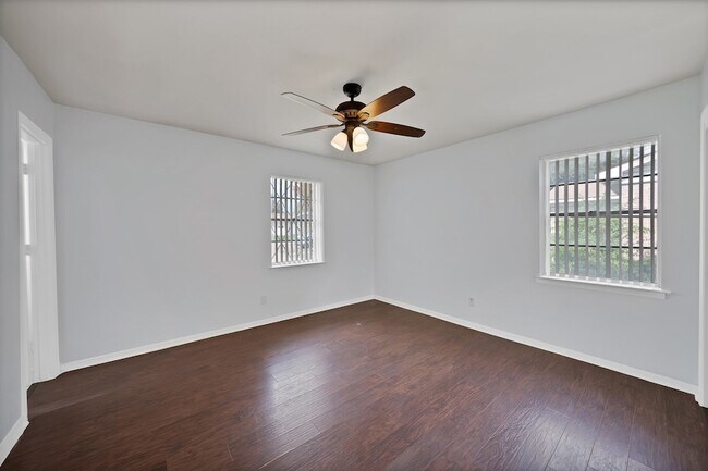 Building Photo - 715 Terryland Dr