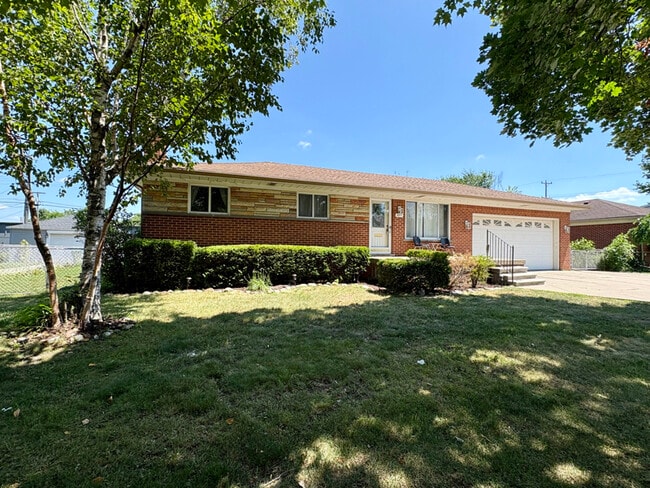 Building Photo - 2044 Arcola St