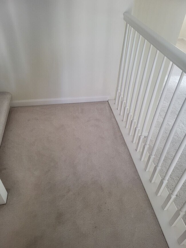 Building Photo - 5049 Pine Lake Ct