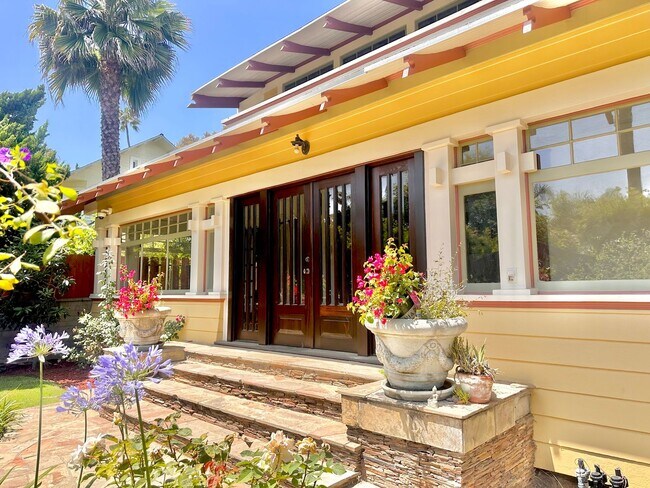 Building Photo - Meticulously Restored 1920s Craftsman on a Private, Hedged Lot | Pet Friendly!