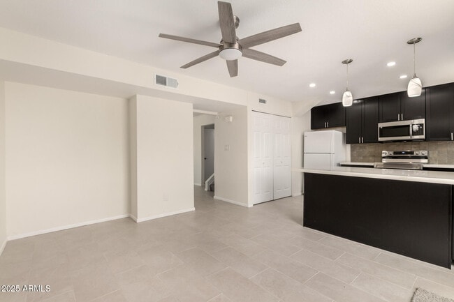 Building Photo - 4715 S Mill Ave