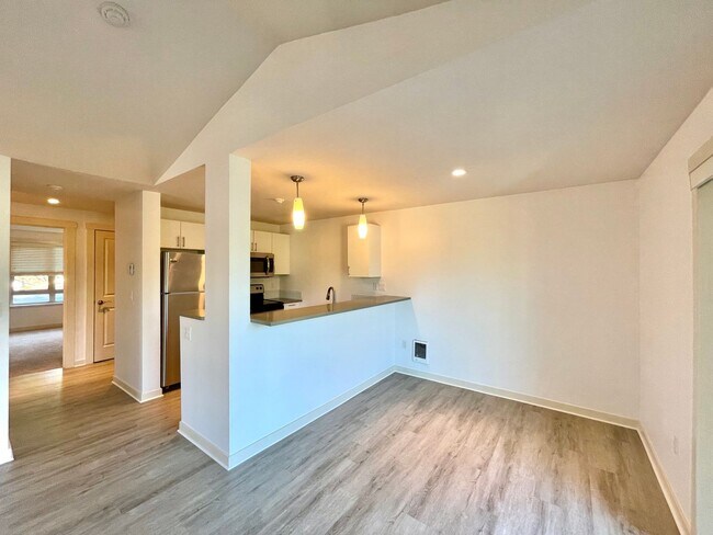 Building Photo - Great Condo For Rent
