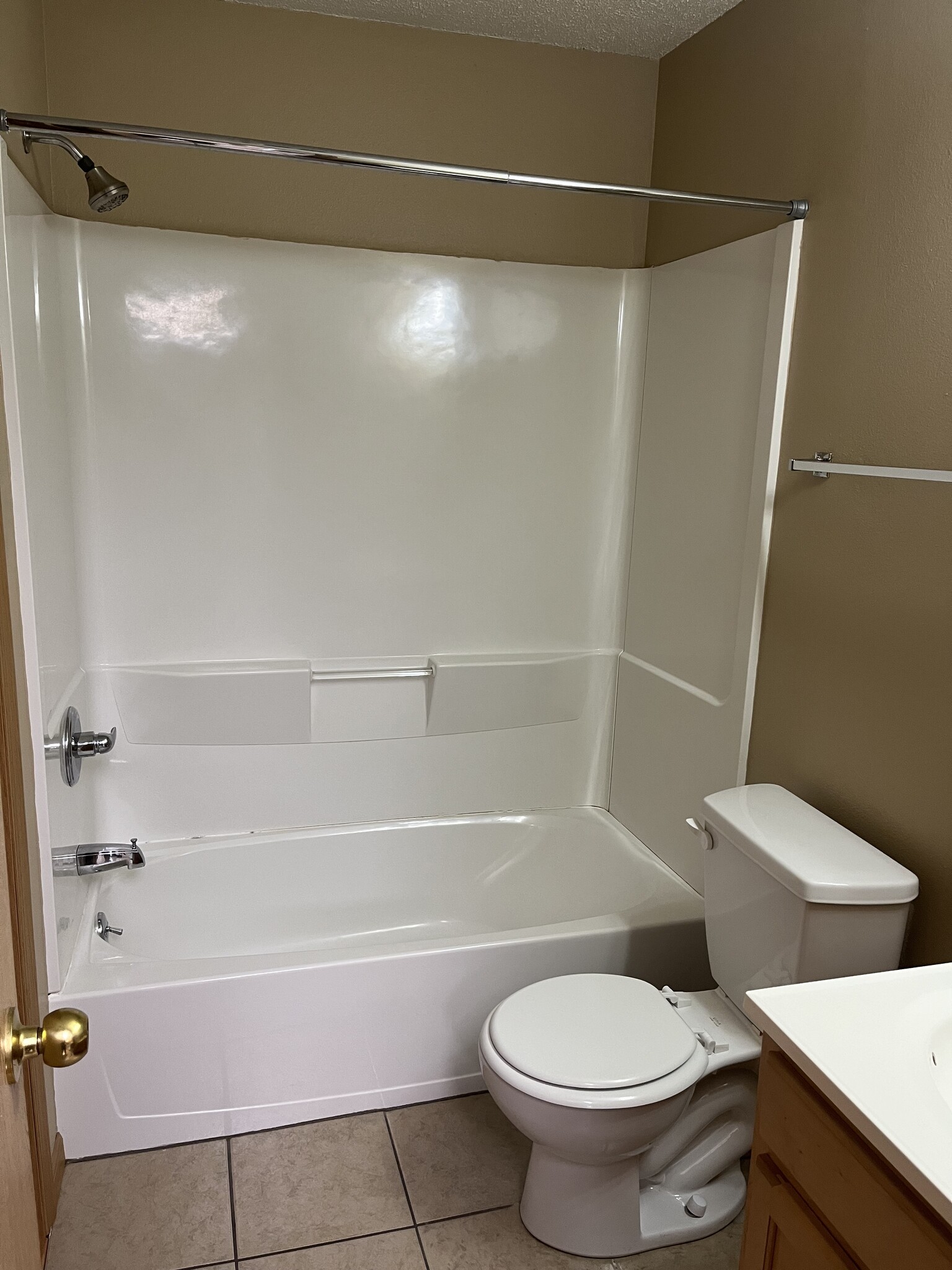 Building Photo - 88 Olive Ct