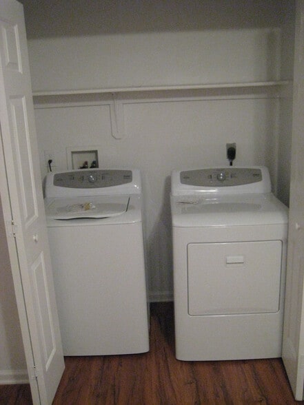 Building Photo - 1822 Bennington St SE