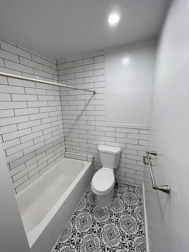 Building Photo - 260 Sheridan St